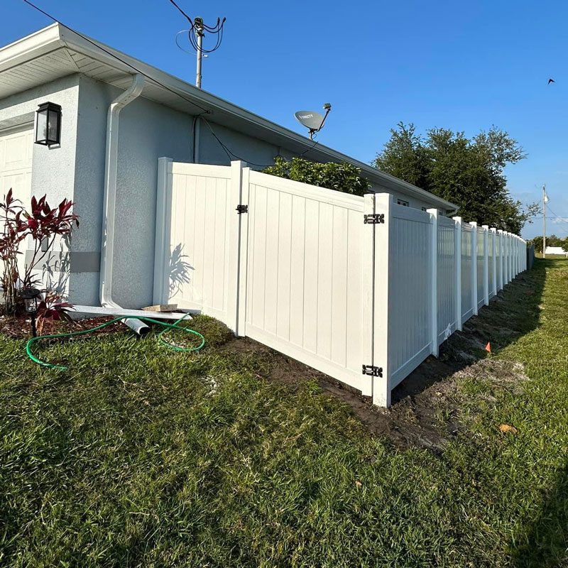 Vinyl privacy gate