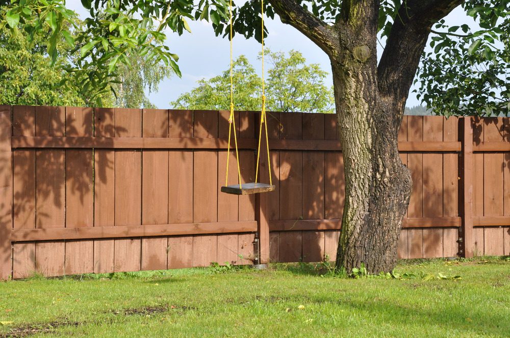 How long does a wood fence last?