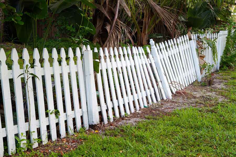 How to Repair a Fence: The Ultimate Guide in 2025