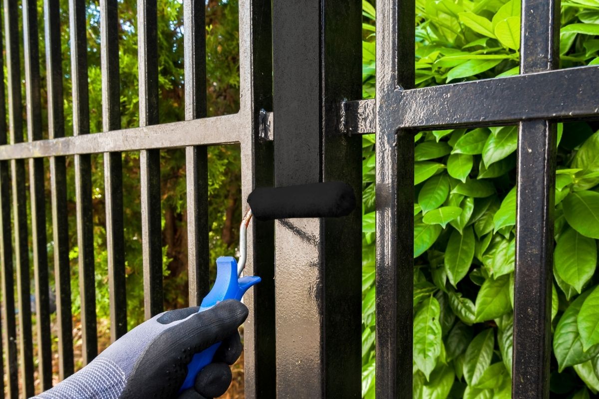 painting an aluminum ornamental fence